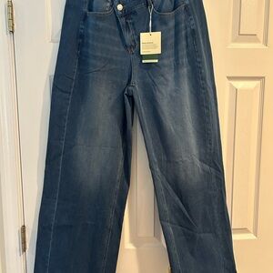 Halara NWT in original packaging asymmetrical waistband wide leg Jeans, Size L